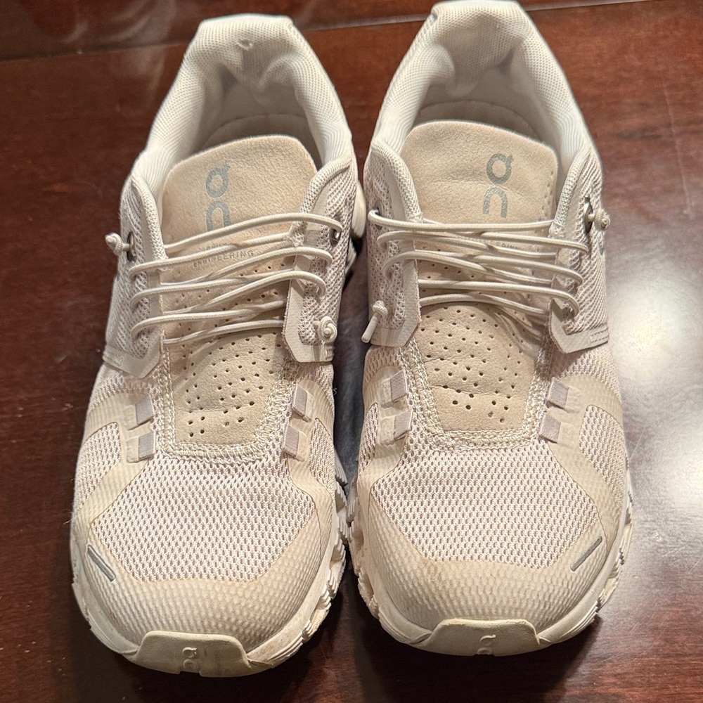 On Cloud women's size 6